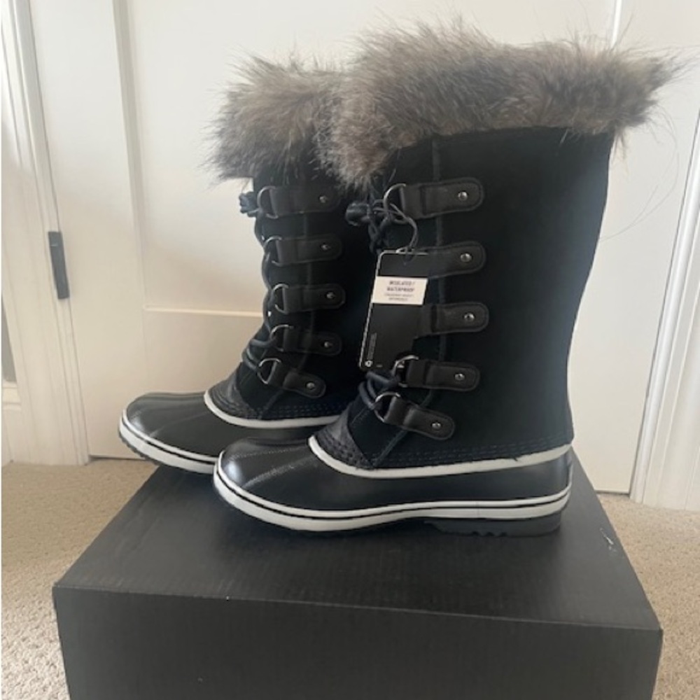 Sorel Joan of Arctic boots - Women’s Size 10, Black.